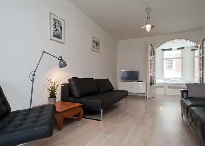 Tommy\'S Apartment